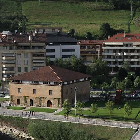 Hotel Dolarea Beasain Bagian luar foto