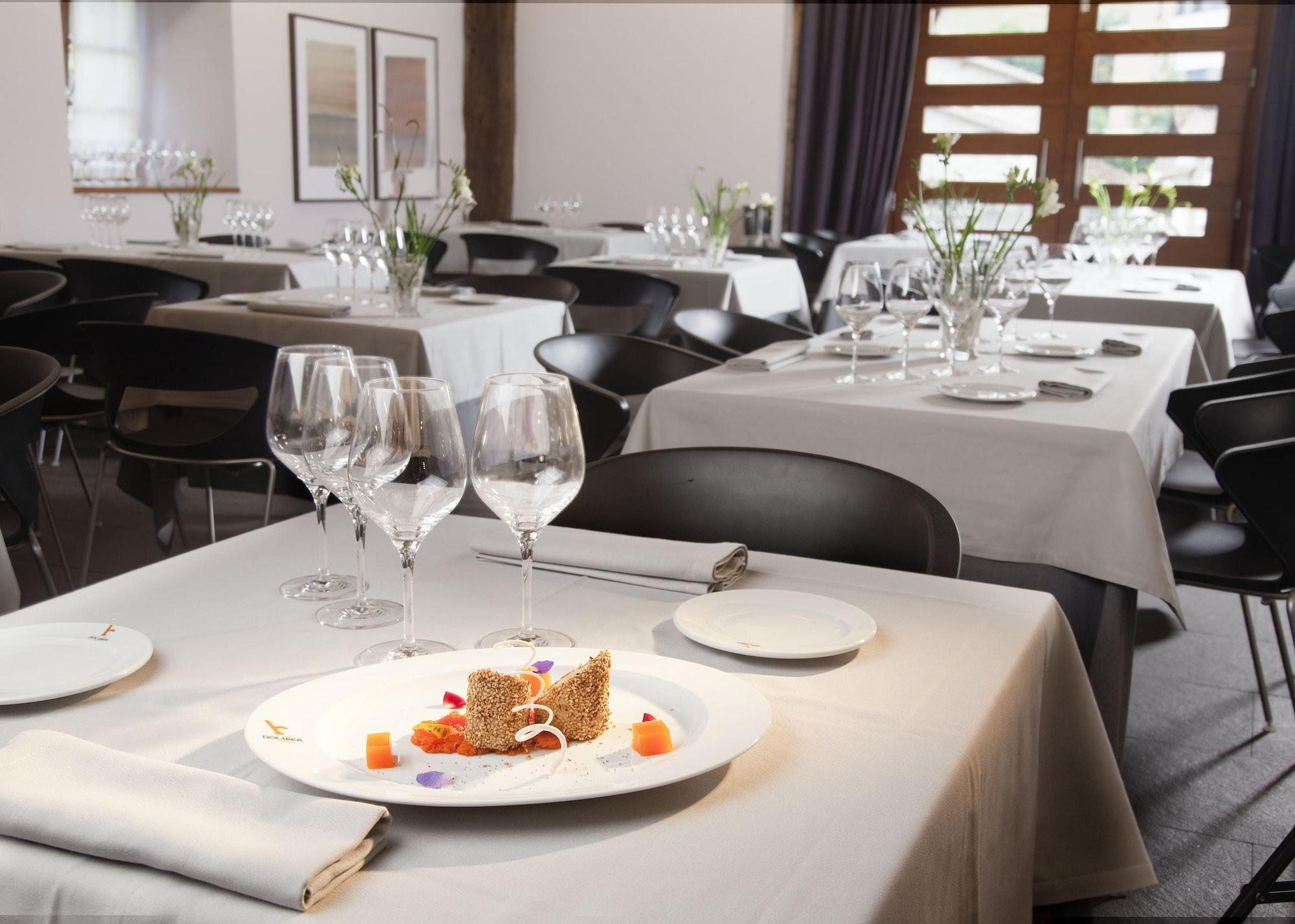 Hotel Dolarea Beasain Bagian luar foto