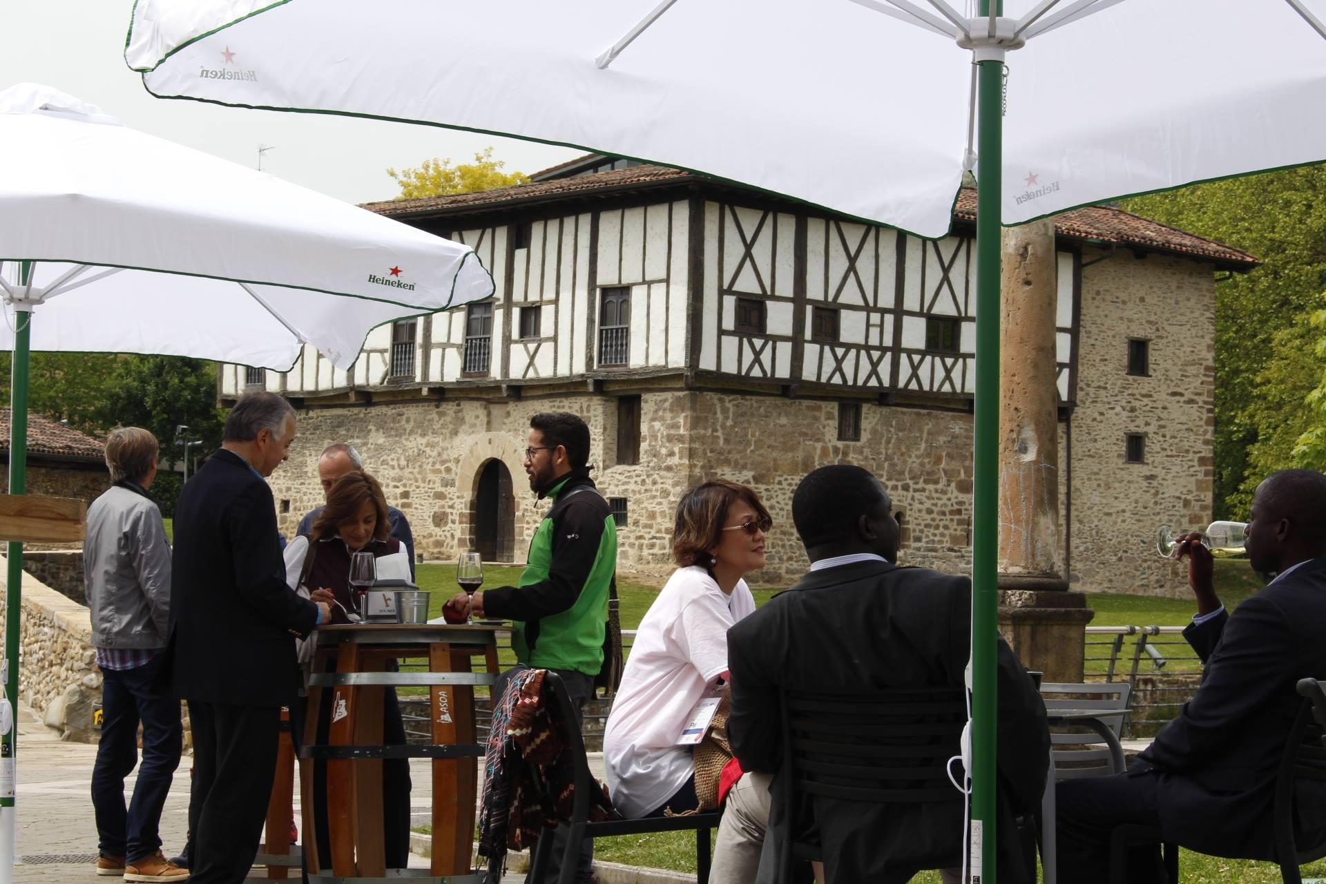 Hotel Dolarea Beasain Bagian luar foto