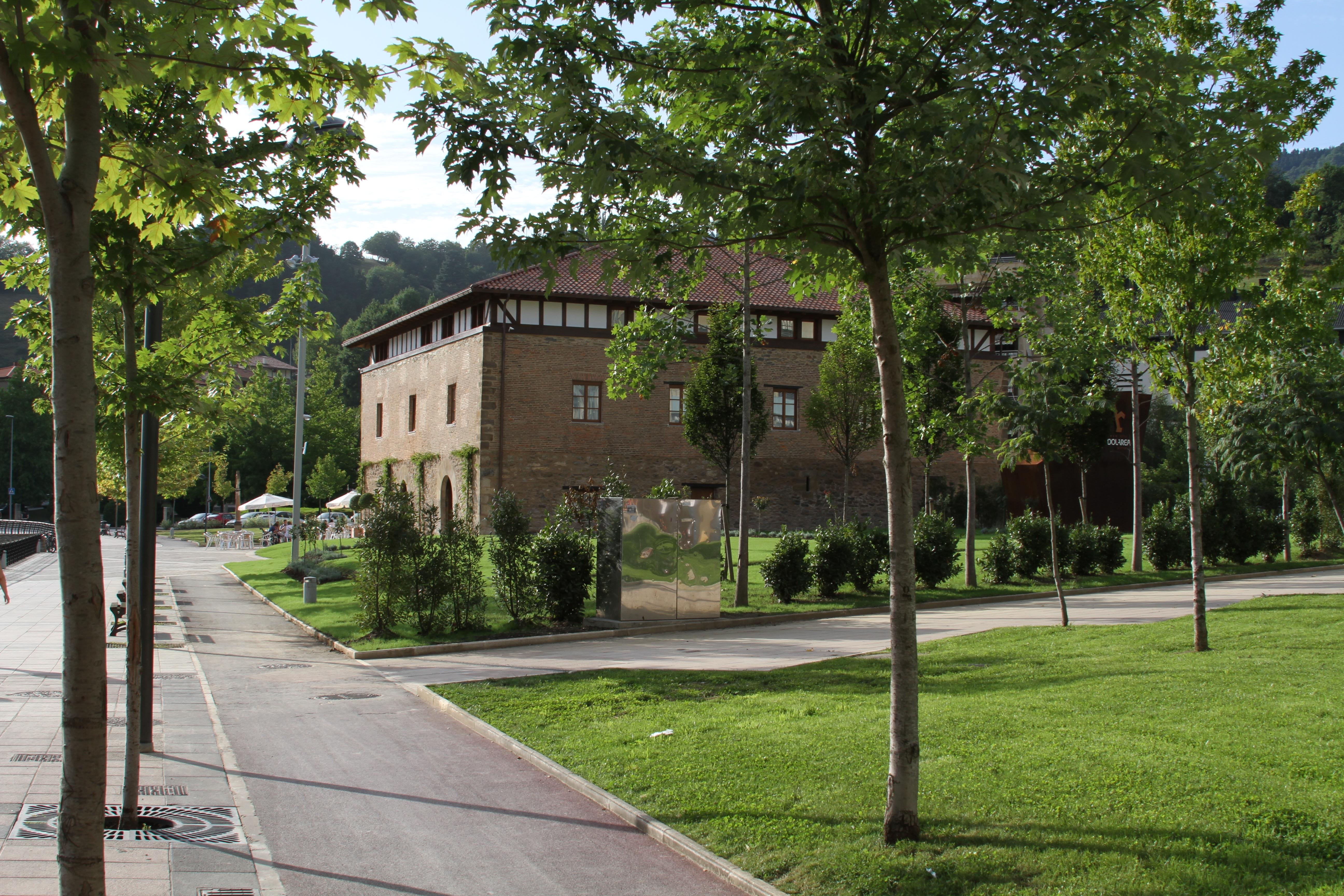 Hotel Dolarea Beasain Bagian luar foto
