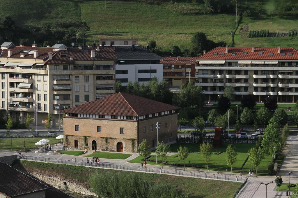 Hotel Dolarea Beasain Bagian luar foto